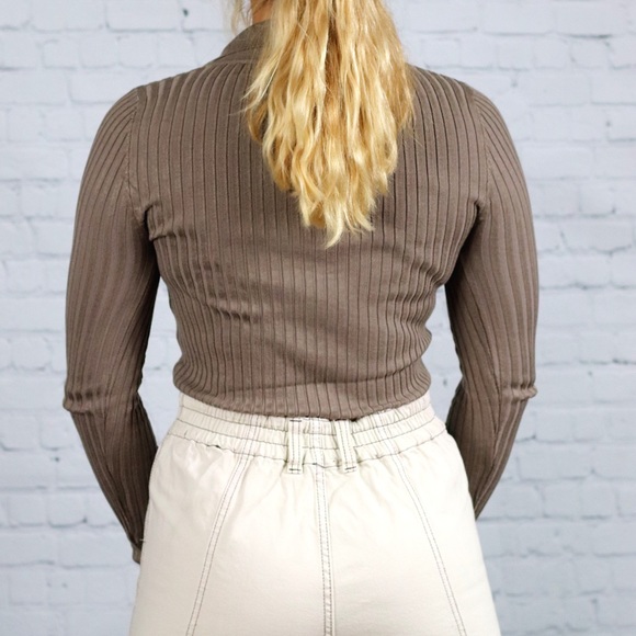 Dress Forum Cropped Sweater - Picture 4 of 4